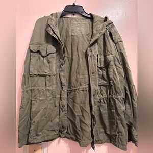 AMERICAN EAGLE ARMY GREEN JACKET NEVER USED